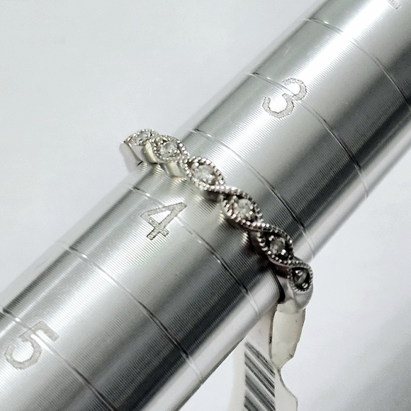 10K Gold 7 diamonds Milgrain Band Ring size 3.75 - Picture 7 of 12